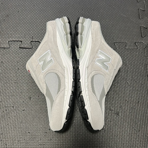 RARE like new (no box) new balance 2002r mule gray - Picture 7 of 9